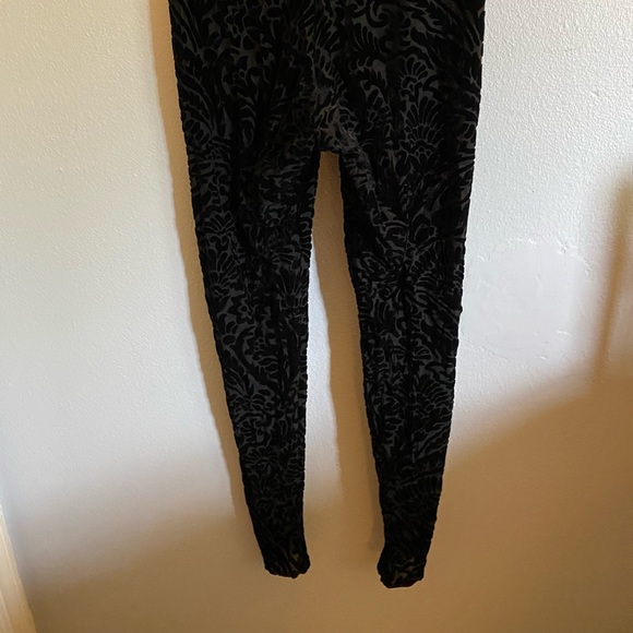 Blackmilk - Burned Velvet Damask Leggings - Picture 3 of 5